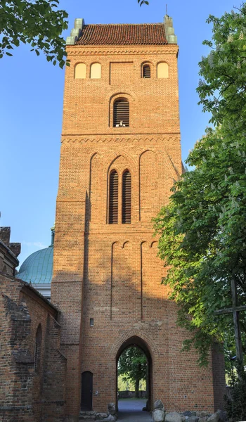 La torre della Chiesa della Visitazione della Beata Vergine Maria, Varsavia — Foto Stock