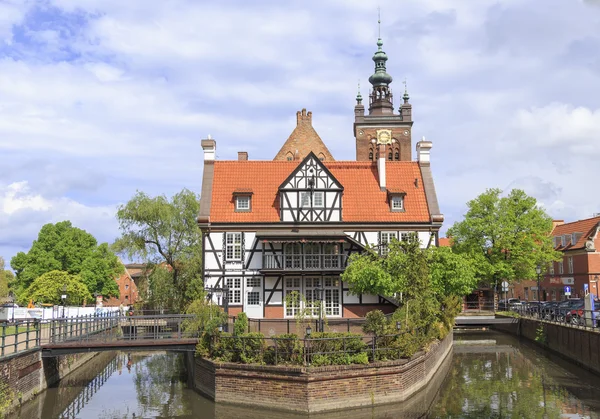 Reconstruction de la "maison Miller" sur l'île Mill dans la vieille ville de Gdansk, en Pologne — Photo