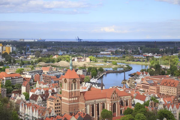 GdaXosk, skyline avec la vieille ville et le chantier naval — Photo