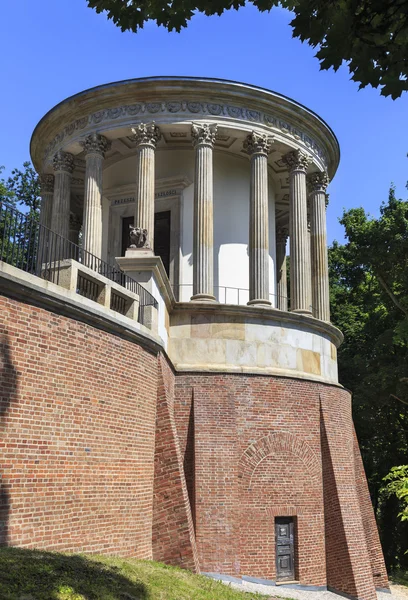 Храм Сибылинского романтического сада в Пуэртави, Польша, построенный в конце XVIII века как музей Изабеллы Чарторийской . — стоковое фото