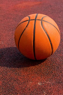 Basketbol sahası açık