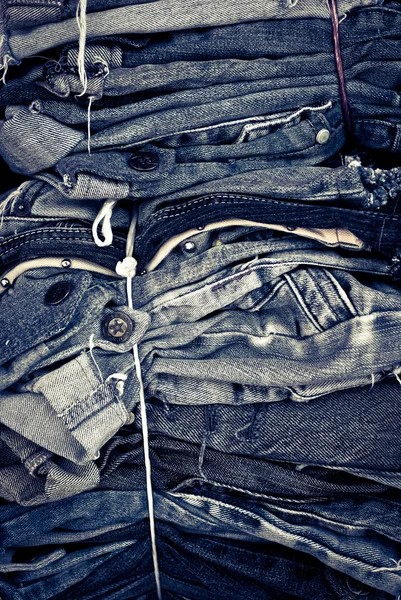 Stack Blå jeans — Stockfoto