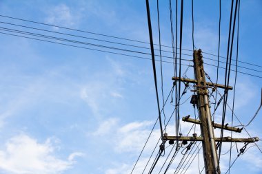 elektrik direği ve çizgi