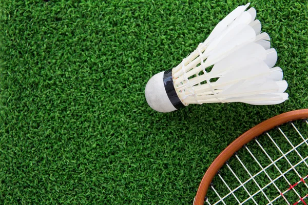 Shuttlecock on court — Stock Photo, Image