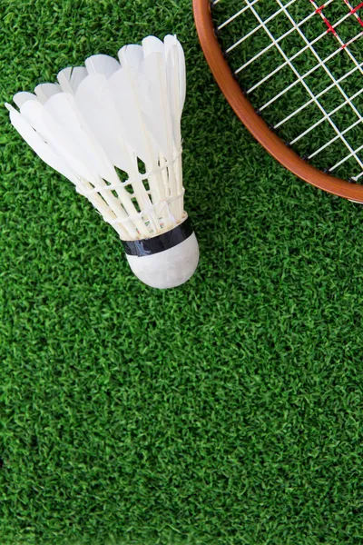 Shuttlecock on court — Stock Photo, Image