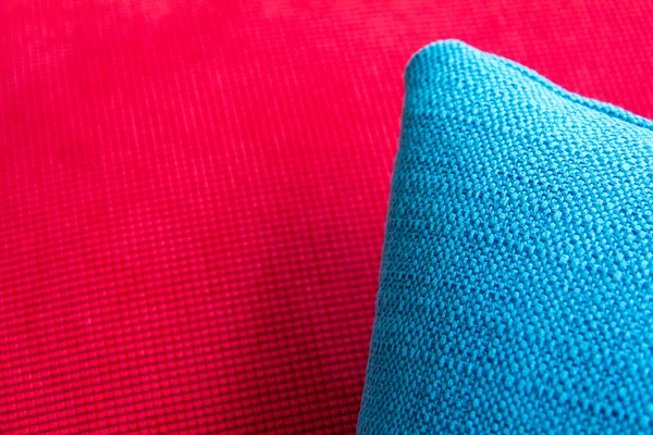 Naturalne tkaniny dekoracyjne poduszki z bliska — Zdjęcie stockowe