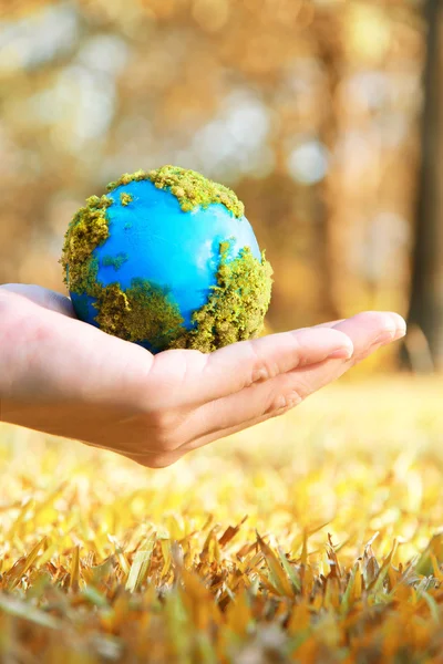 Earth in Hands — Stock Photo, Image