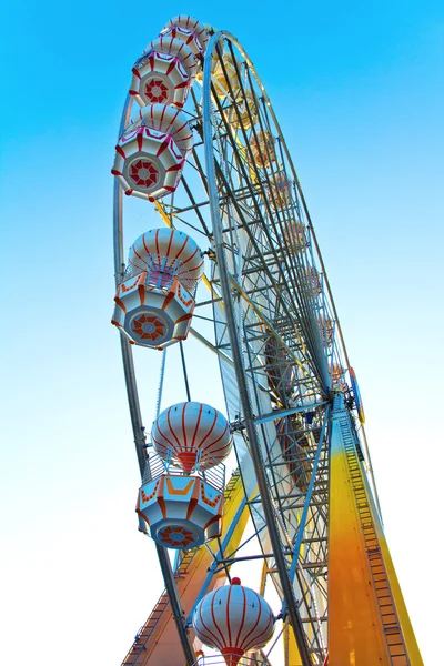 Roda gigante ao nascer do sol — Fotografia de Stock