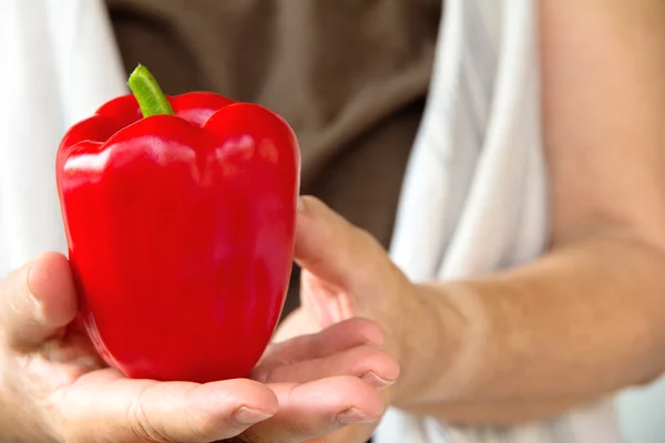Hand holding sweet pepper — Stock Photo, Image