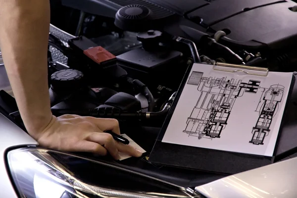 Professional car mechanic — Stock Photo, Image