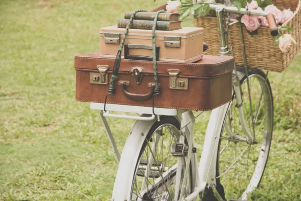 Ročník kolo s taškou — Stock fotografie
