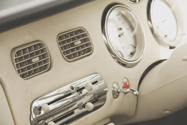 Interior do carro em estilo retro — Fotografia de Stock