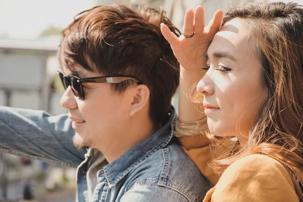 A shot of a young couple dating outdoor — Stock Photo, Image