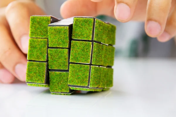 Zelená Rubikova kostka koncepce — Stock fotografie