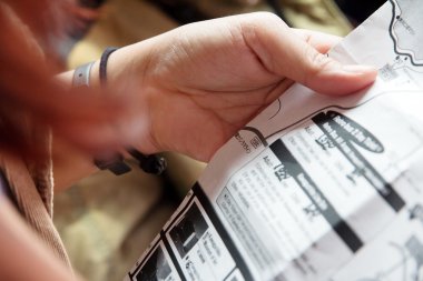 Haritaya bakıyordum kız