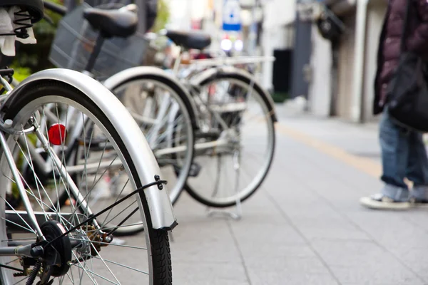 Mye sykkelparkering på Ueno – stockfoto