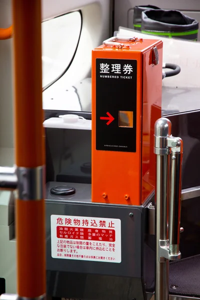 Een ticket vending machine op de bus — Stockfoto