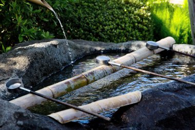 Japanese water source and ladle for the purification of hands