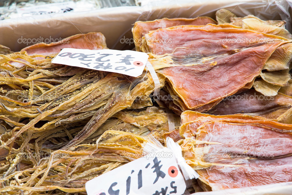 Japanese seafood dry squid at Tsukiji Fish Market, Tokyo — Stock Photo