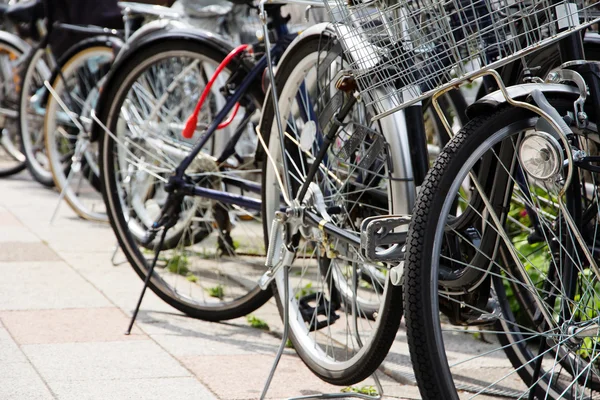 Un sacco di biciclette parcheggio — Foto Stock