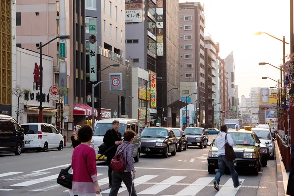 Leven op straat in shinjuku — Stockfoto