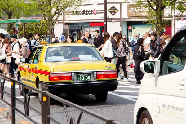 原宿商店街の主要な交差点で交通渋滞 — ストック写真