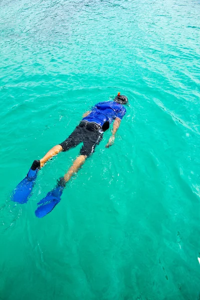 Snorkel de homem — Fotografia de Stock