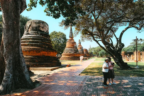 Ayutthaya Thailand December14 2021 Toeristen Wat Mahathat Tempel Het Een — Stockfoto