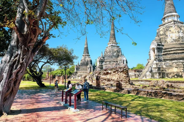 Ayutthaya Thailandia Dicembre14 2021 Turisti Nel Tempio Wat Mahathat Uno — Foto Stock