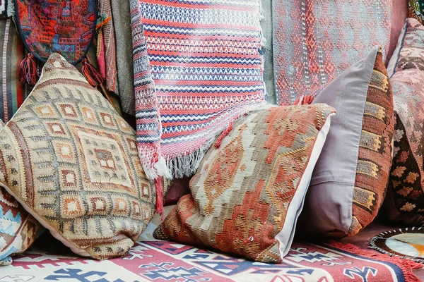 Imagem Detalhe Travesseiros Padrão Tradicional Colorido Decoração Interiores — Fotografia de Stock