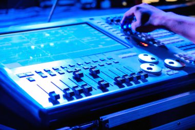 Tatlı bir ses karıştırma kontrol panelinin