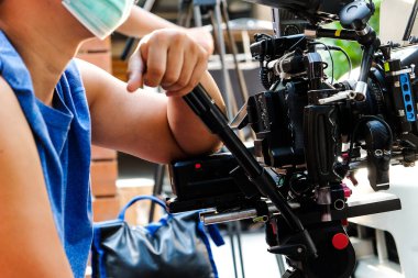 Film setindeki kamera, arka plan, film ekibi prodüksiyonu.