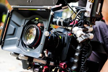 Film setindeki kamera, arka plan, film ekibi prodüksiyonu.