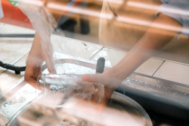 Ev işi, bulaşık yıkama imajını kapat.