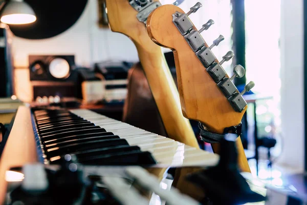 Концепция Музыкального Фона Крупным Планом Гитара Студийное Оборудование — стоковое фото