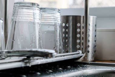 Bulaşıkları yıkama görüntü kadar kapatın