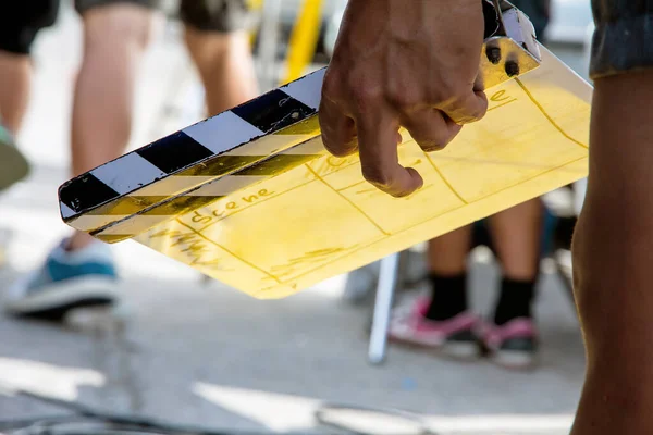 Imagem Perto Equipe Produção Filmes Segurando Film Slate Set — Fotografia de Stock