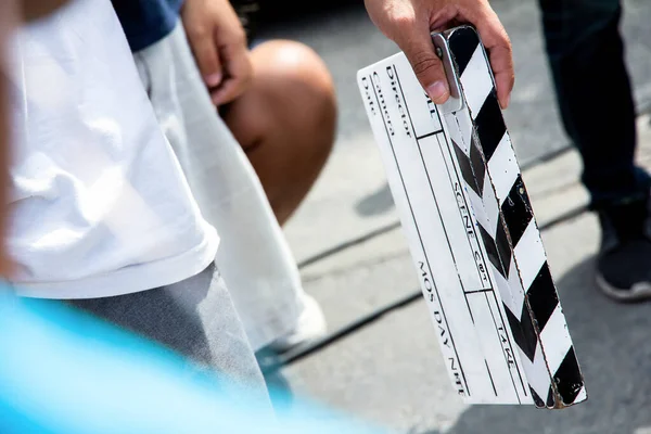 Immagine Ravvicinata Della Troupe Produzione Cinematografica Che Tiene Film Slate — Foto Stock