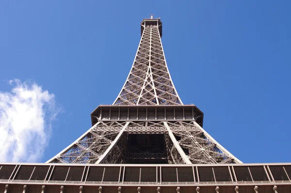 Mavi gökyüzü arka plan, paris Eyfel Kulesi — Stok fotoğraf