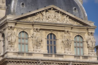 yakın çekim louvre bina cephe