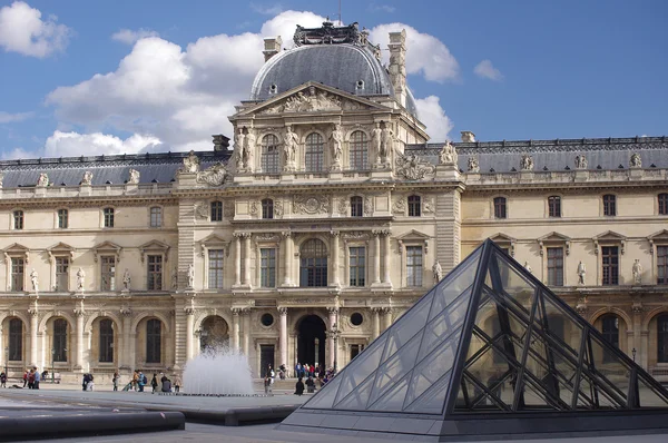 El Louvre — Foto de Stock