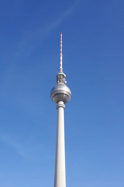 TV Kulesi arka planı mavi gökyüzünde, berlin — Stok fotoğraf