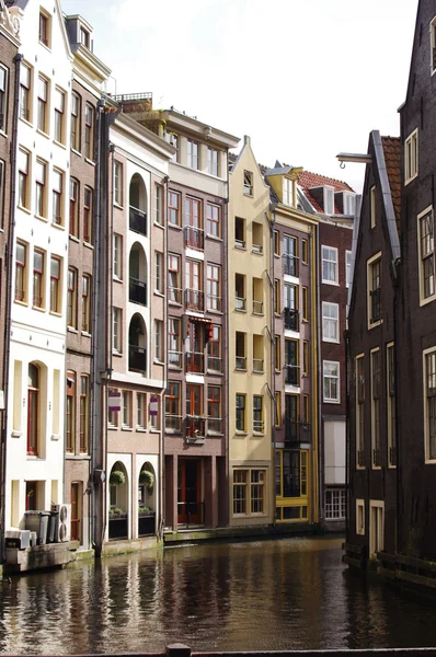 Amsterdam'ın dar kanalda — Stok fotoğraf