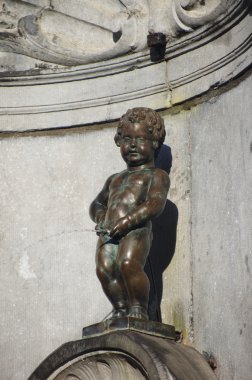 Brüksel'deki mannekenpis heykeli