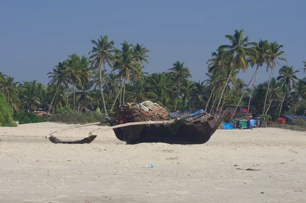 Bateaux de pêche à la plage tropicale — Photo