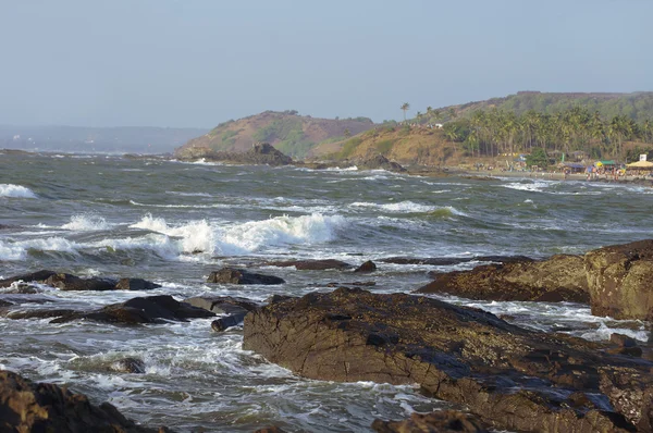 Costa rocciosa del mare Arabico a Goa — Foto Stock