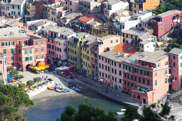 色彩缤纷的房子，在 vernazza — 图库照片