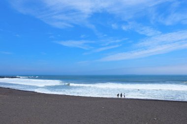 Kara Kum Sahili, Jeju Adası 'nın ünlü bir turistik yeridir..