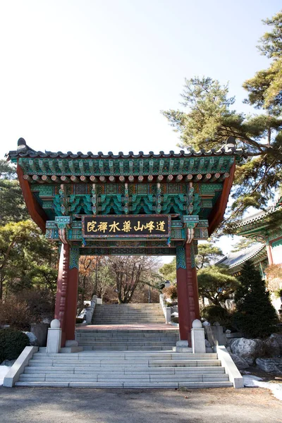 韓国の伝統的な寺院の風景 — ストック写真
