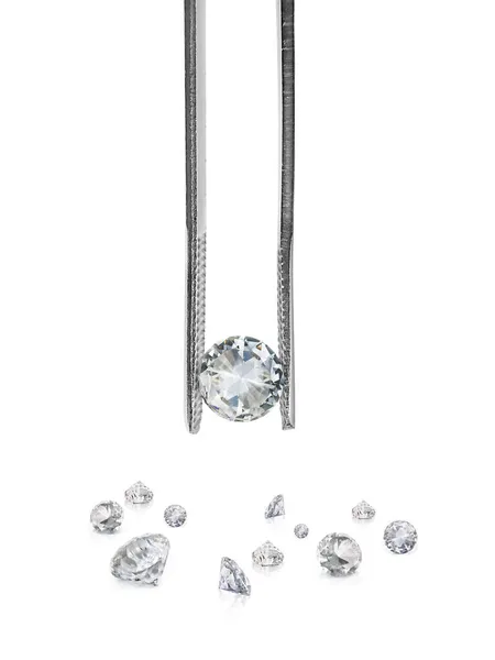 ピンセットが所有するブリリアントカット ダイヤモンド — ストック写真